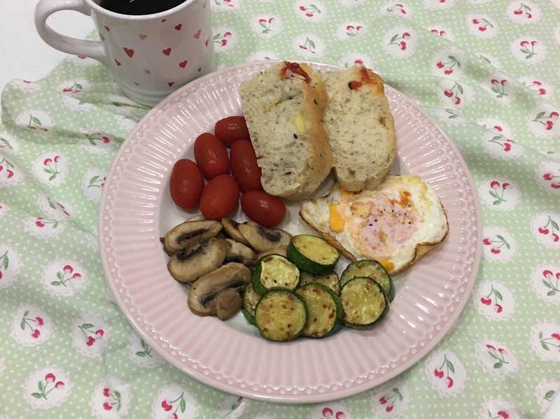 煎蛋失败后，我终于学会煮出“家的味道”…