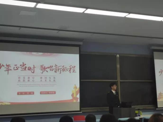 老钟表匠的夜话