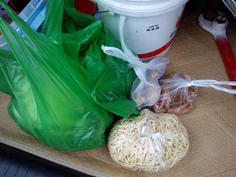 雨后的菜市场：一场自然与烟火的交响曲