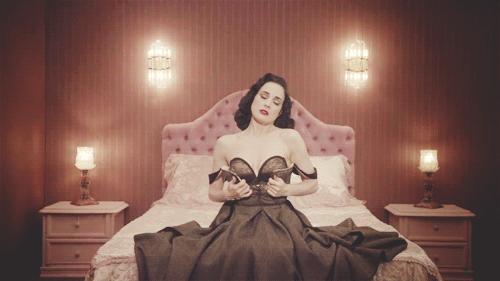 夜幕下的温柔絮语—深夜调情话术