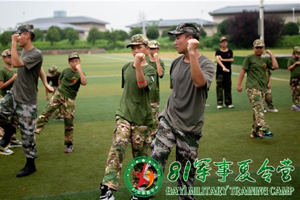 汗水与成长的交响曲丨—军训夏令营第一天