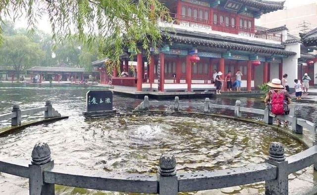 晨曦中的古城，时光的低语？