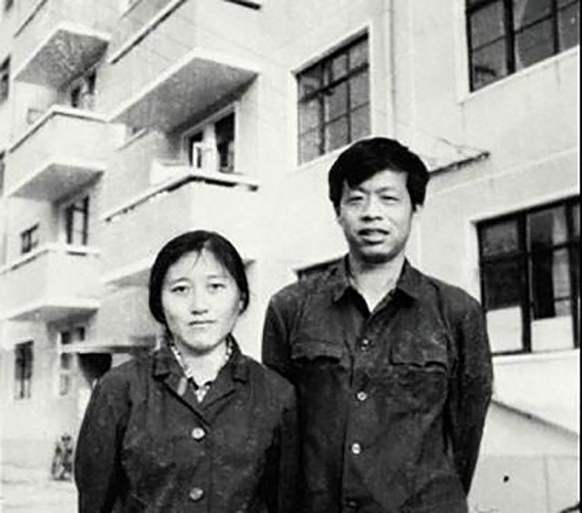 在荒诞里爱得认真—王小波式情话的温柔底色