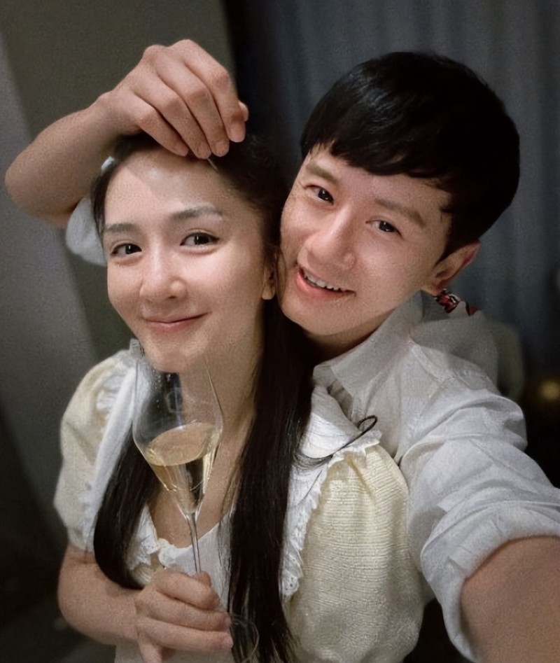 爱在缱绻，情话在耳边轻语！