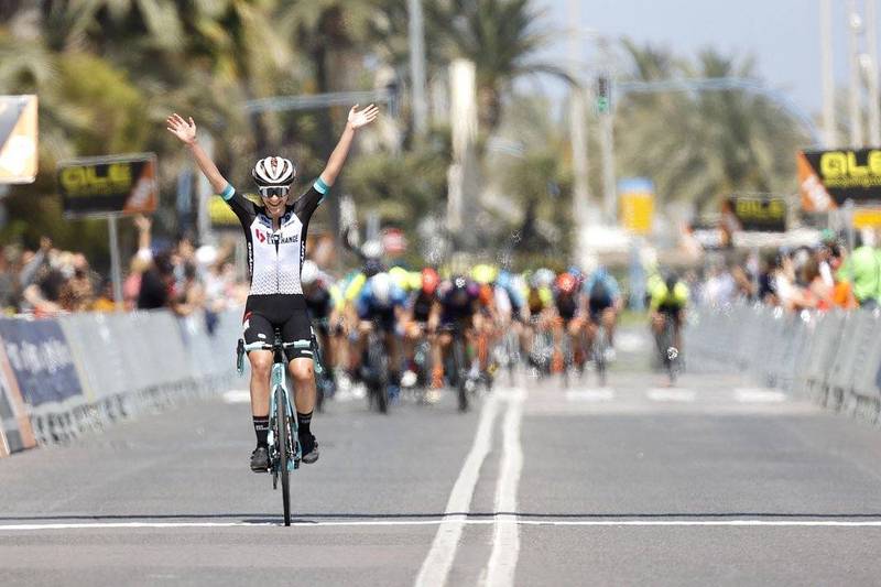 单车载不动的晚风，终于在某个黄昏落进你眼底？