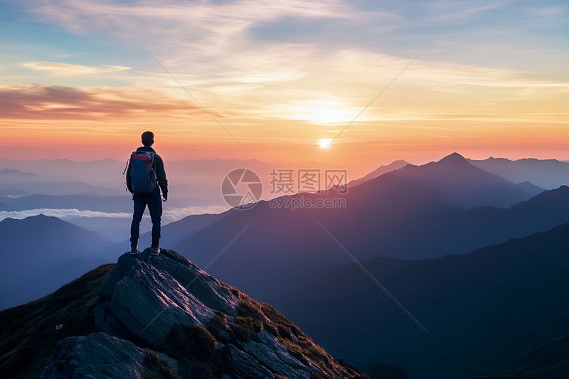 山顶的风，吹过你发梢的那句情话…