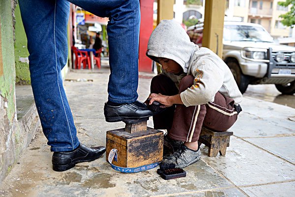 擦皮鞋的午后 擦皮鞋的午后