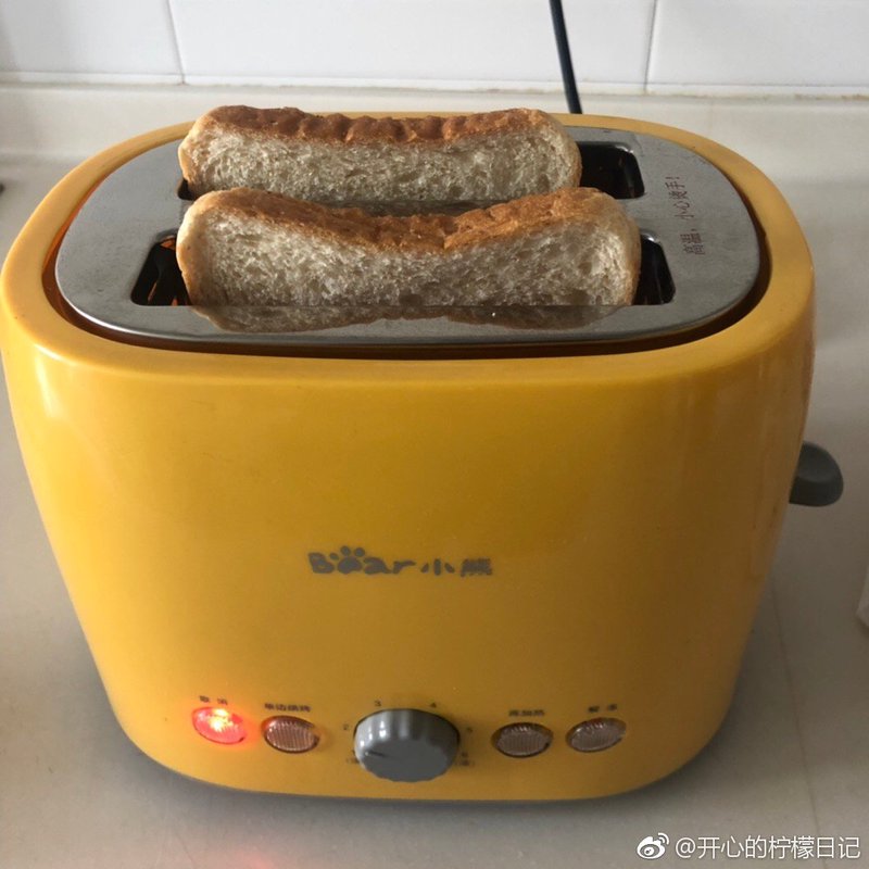 今天，柠檬树下的快乐时光…