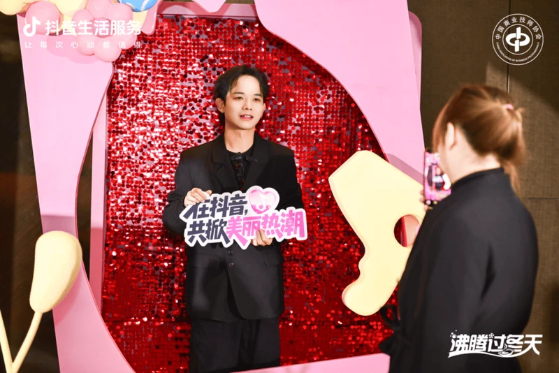 雪落得比人还慢！