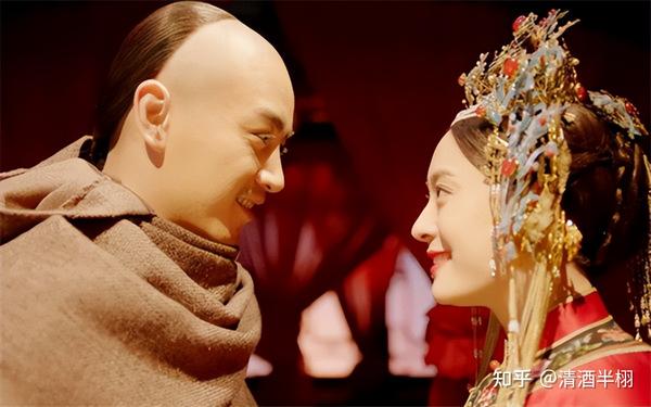 藤萍在墙角发芽了…