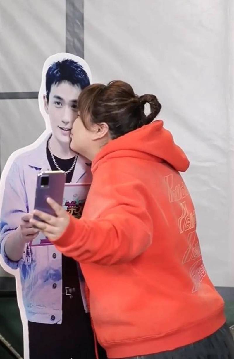 画心耳边，情话如诗？