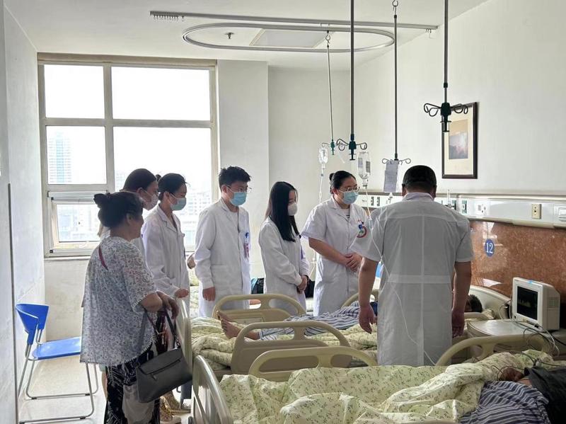 在白衣之下，温暖的初体验…