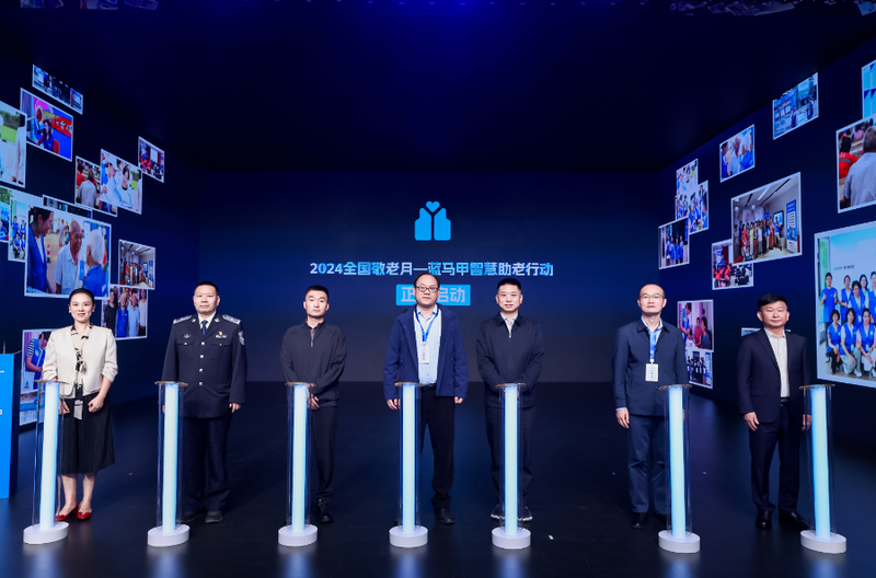 今天给爷爷剪指甲时，我突然想给他讲讲我小时候的事…