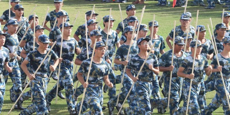 汗水湿透迷彩服—今天军训彩排累到怀疑人生