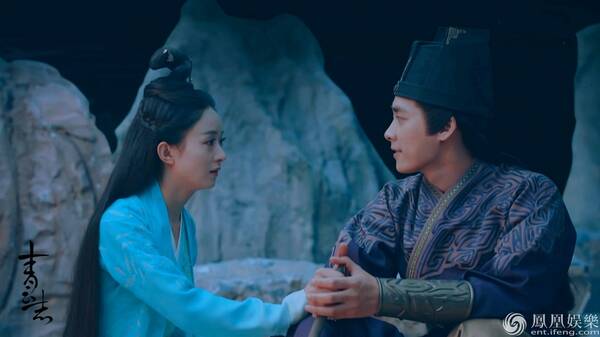 在每一个眼神交汇的瞬间，情话自然流露…