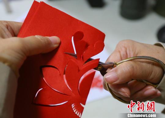 情话剪纸|用一刀剪断回忆的温柔 情话剪纸|用一刀剪断回忆的温柔