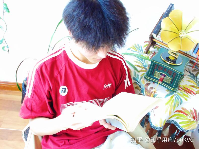 不说“我爱你”，却句句都是你｜男生藏在心底的暗恋情话