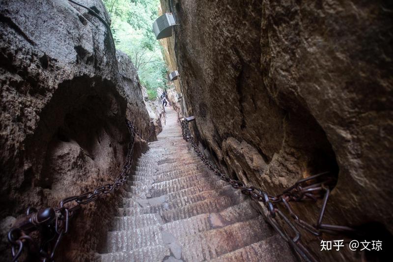 在华山的风里，我终于明白了什么叫“活着”