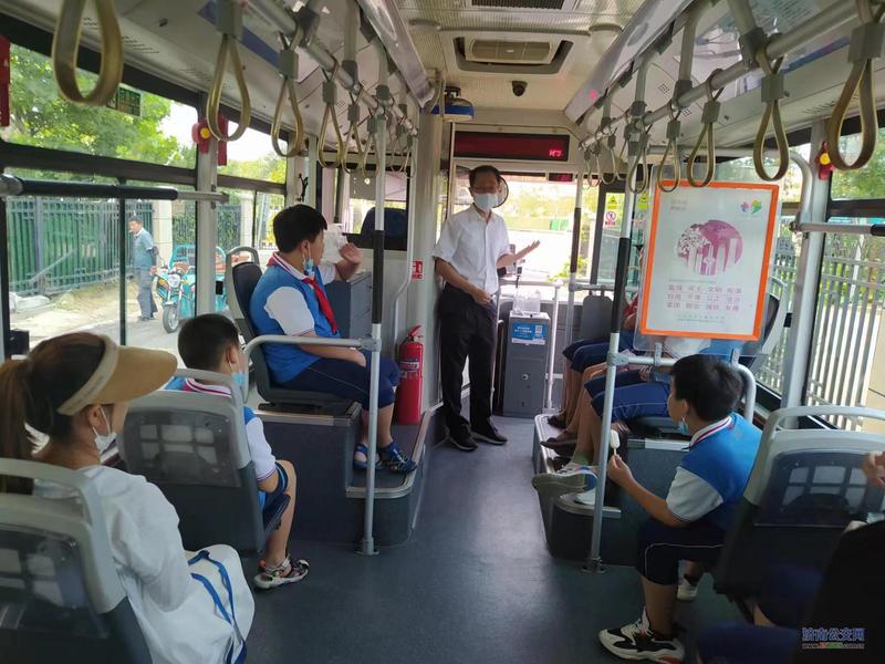 公交车上的小确幸与大世界! 公交车上的小确幸与大世界!