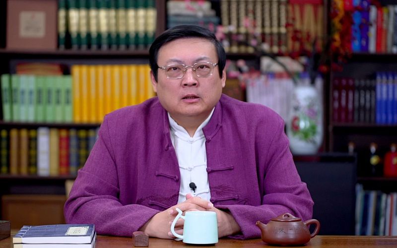 那个夏天，我在迅雷上蹲守老梁的《故事汇》？