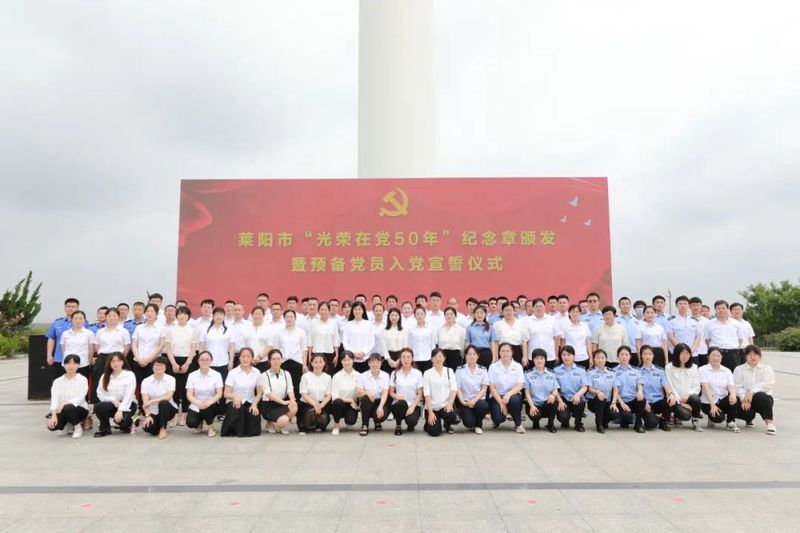 今天天气真好，阳光晒得人心里也暖暖的！